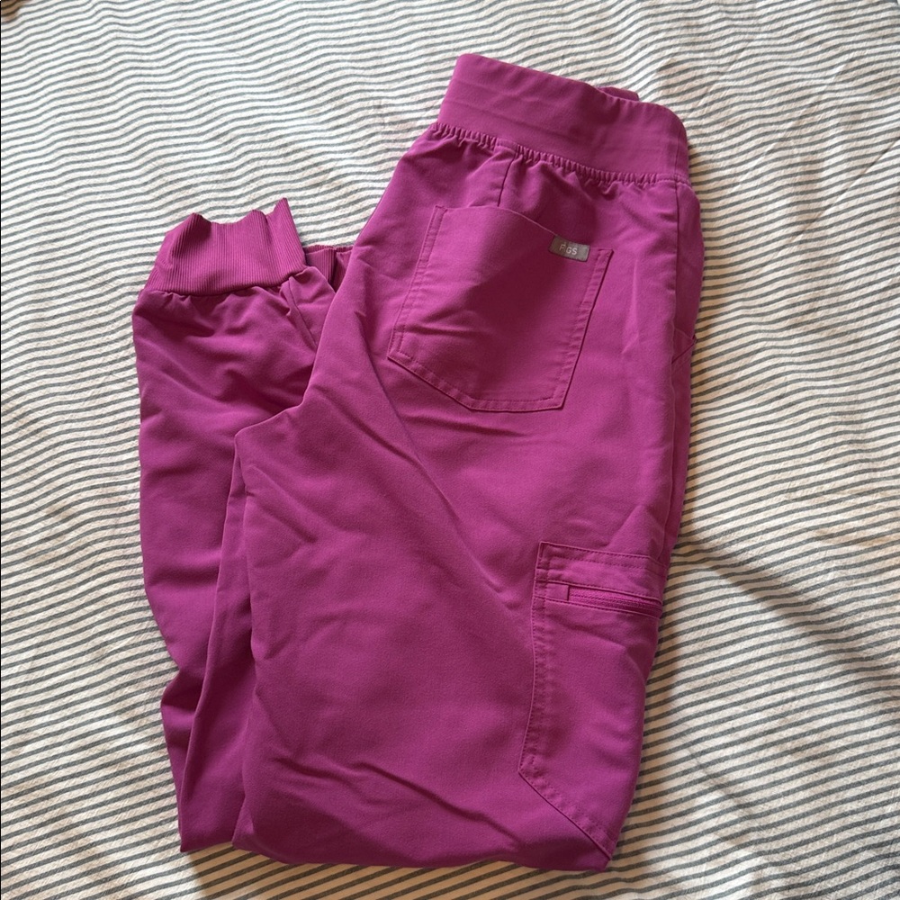 FIGS Bright Fuchsia Scrub Set - Picture 5 of 6